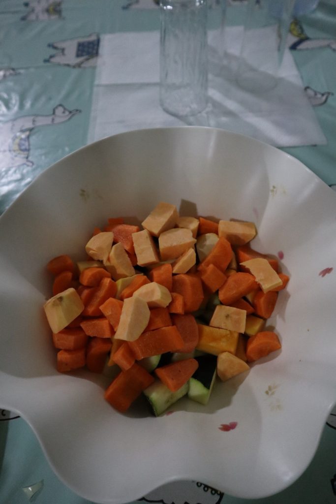 Cutting ingredients for Cachupa