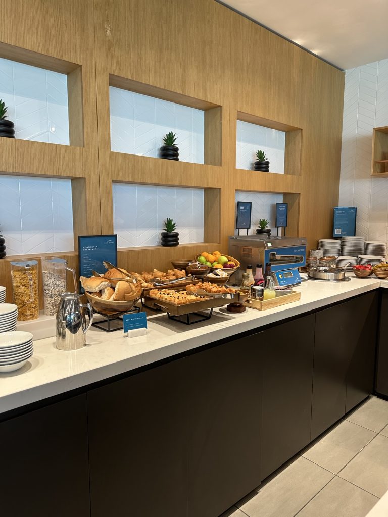 The BEST Debit Card For Airport Lounge Access Club Aspire Lounge