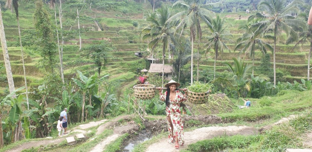 Take Amazing Photos and Videos While Travelling Solo